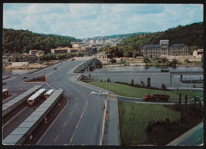 Boulogne-Billancourt (Hauts de Seine): rond-point du Pont-de-Sèvres (s.d.).