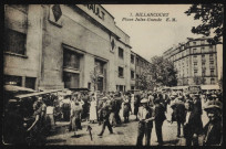 7 - Billancourt - Place Jules Guesde, Boulogne-Billancourt . place Jules Guesde, usines Renault . - ouvriersDes ouvriers devant l'entrée principale des usines Renault