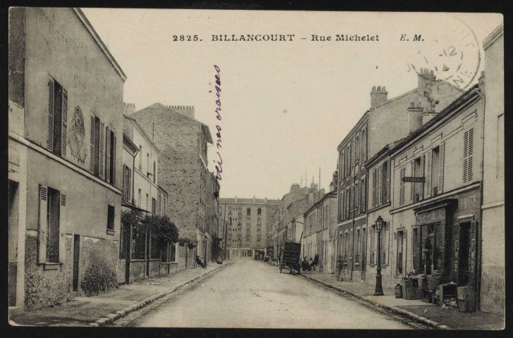 2825 - Billancourt - Rue Michelet, Boulogne-Billancourt . rue Michelet . - perspectiveA droite, au premier plan, une épicerie-vins-buvettes. Au second plan, une hippomobile