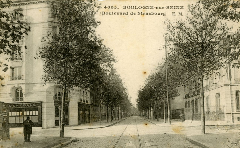 4005 - Boulogne-sur-Seine - Boulevard de Strasbourg, Boulogne-Billancourt . boulevard Jean Jaurès . - perspective - Perspective sur le boulevard Jean Jaurès depuis le carrefour de la rue du Château - Au 1er plan à gauche, la banque Société Générale