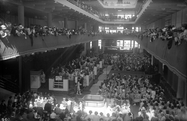 Distribution des prix à l'hôtel de ville (18 juillet 1937)