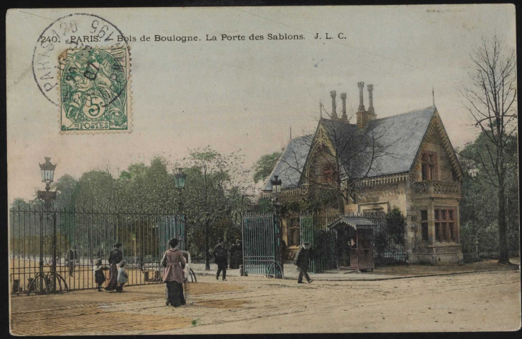 240 - Paris - Bois de Boulogne - La Porte des Sablons, Paris . Bois-de-Boulogne . - Porte des SablonsScène de rue. A gauche les grilles, au centre le portail et à droite la maison du gardien