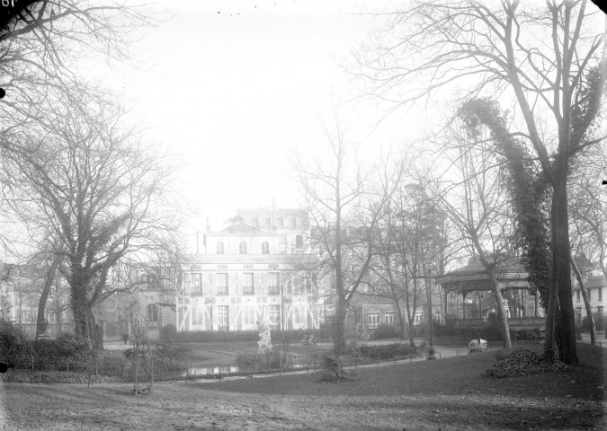 52 rue de Billancourt, parc de l'ancienne mairie