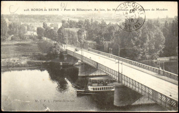 208 - Bords de Seine - Pont de Billancourt. Au loin, les Moulineaux et les hauteurs de Meudon., Boulogne-Billancourt. Pont de Billancourt . - Vue généraleVue sur le pont de Billancourt. Au premier plan, une embarcation passe sous le pont de Billancourt. Au second plan, vue sur Issy-les-Moulineaux et Meudon.