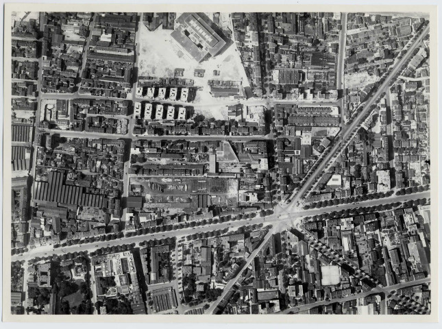 Boulogne-Billancourt, vues aériennes : Place Marcel Sembat, Avenue du Général Leclerc, Avenue Edouard Vaillant, Rue du Vieux Pont de Sèvres, Rue Marcel Dassault, Boulevard Jean Jaurès, Boulevard de la République, Rue des Quatre Cheminées, Avenue Victor Hugo, Rue de la Bellefeuille, Rue Carnot, Rue de la Saussière, Rue de Billancourt, Rue d'Aguesseau, Rue de la Pyramide, Rue Georges Sorel, Rue de la Ferme, Rue Heyrault, Rue Liot, Avenue Desfeux, Rue Rieux, Nouvel hôtel de ville