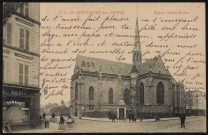 46. Boulogne-sur-Seine. Eglise Notre-Dame. Groupe de passants devant l'église. A gauche, un bar-tabac.