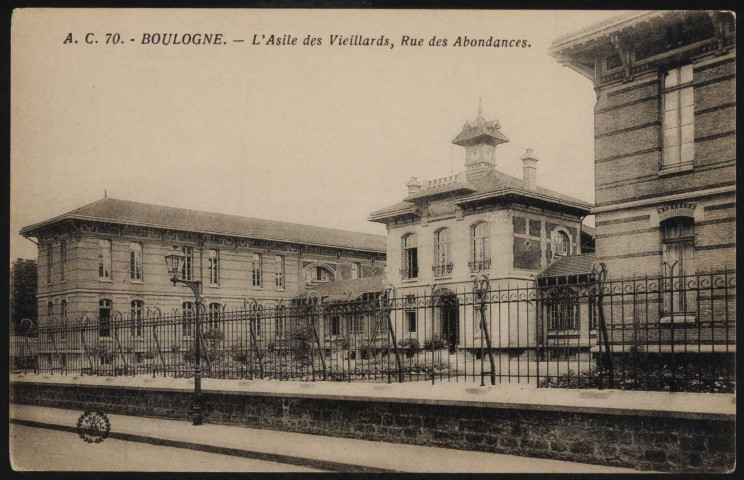 70 - Boulogne - L'Asile des Vieillards, rue des Abondances, Boulogne-Billancourt . rue des Abondances . - centre de gérontologie, façadeFaçade du centre de gérontologie pris de biais depuis la rue des Abondances.