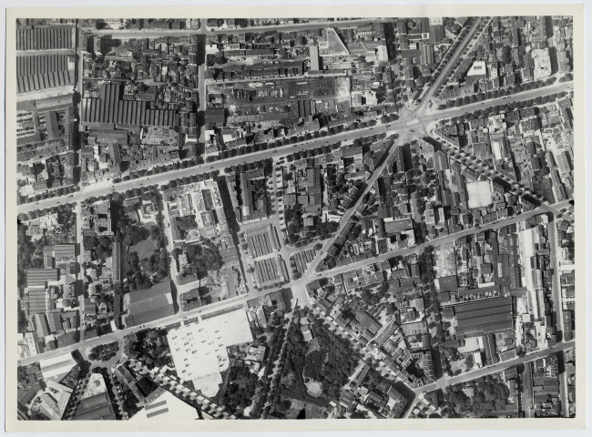 Boulogne-Billancourt, vues aériennes : Rue Carnot, Avenue du Général Leclerc, Place Marcel Sembat, Rue des Quatre Cheminées, Place de l'Eglise, Rue de la Ferme, Rue de Billancourt, Rue de Clamart, Rue du Dôme, Boulevard Jean Jaurès, Rue du Vieux Pont de Sèvres, Avenue Emile Zola, Rue Nationale, Rue Paul Bert, Rue Victor Griffuelhes, Rue Heyrault, Rue Liot, Avenue Desfeux, Rue des Longs Prés, Avenue Victor Hugo, Avenue Edouard Vaillant, Boulevard de la République