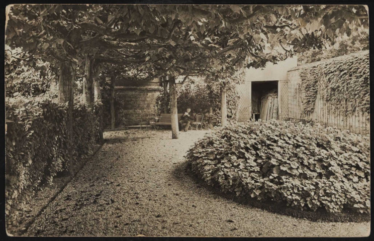 Jardin d'une propriété privée (sans intitulé) (s.d.)
