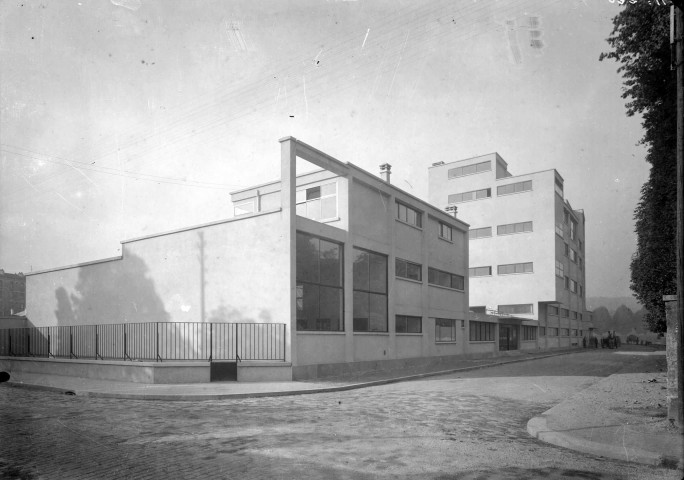 Rue de Sèvres, groupe scolaire