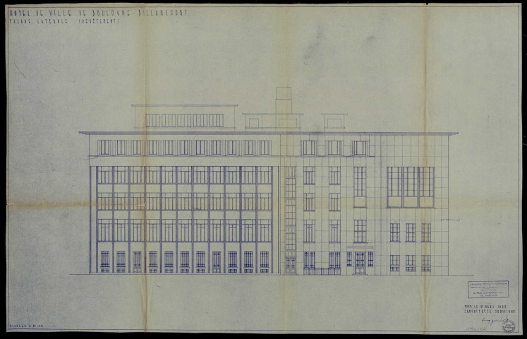 - Façade principale (revêtement) - Tony Garnier - 2 ex - 19/03/1932- Façade latérale (revêtement) - Tony Garnier - 4 ex - 19/03/1932- Façade postérieure (revêtement) - Tony Garnier - 3 ex- Portes sur entrée principale et escalier d'honneur - Tony Garnier - 2 ex - 02/12/1932- Lanterneaux des courettes - Tony garnier - 2 ex- Lanterneau sur grand esclier - Tony Garnier - 2 ex - 30/04/1933- Rampe et garde-corps - Tony Garnier - 2 ex - 14/01/1933- Coupe-projet initial approuvé - Tony Garnier- Rampe et garde-corps - Tony Garnier - 2 ex - 14/01/1933- Façades sur les courettes, façade nord et sud - Tony Garnier - 2 ex - 14/01/1933- Garage pour 20 voitures - Débat Ponsan - 2 ex - 30/12/1931- Garage pour 20 voitures - Débat Ponsan - 2 ex - Décoration - Documents généraux- Etablissements de l'emplacement du Nouvel Hôtel de Ville : acquisition de terrains, mémoire descriptif, projet de convention, plan de situation, délibération soumission Vallet, abords de l'Hôtel de Ville, plan parcellaire du 27 juillet 1932- Délibérations - approbation des plans et devis, voies et moyens d'exécution, honoraires de Tony Garnier- Financement de la construction de l'Hôtel de Ville, proposition de réduction de la retenue de garantie sur les travaux, décompte définitif des travaux, situation financière de l'opération au 3 septembre 1933, après adjudication de la troisième tranche de travaux- Construction : plan de situation, devis estimatif, cahier des charges générales des travaux d'architecture, cahier des charges particulières et additif au cahier des charges générales relatives aux travaux à exécuter pour la construction de l'hôtel de ville, boulevard de la République prolongé ; clauses et conditions générales ; règlement général concernant les lots mis au concours en premier lieu ; règlement particulier au 1er, 2éme, 3ème, 4ème, 5ème, 6ème, 7ème, 8ème, 9ème lots ; devis descriptifs des travaux à exécuter pour les 1er, 2ème, 3ème, 4ème, 5ème, 6ème, 7ème, 8ème, 9ème lots ; délibération sur les voies et moyens d'exécution - Devis estimatif des travaux à exécuter- Acquisition immobilière sur le boulevard de la République :  * Démolition rue de la Saussière * Démolition rue Galliéni * Plan d'ensemble au 1/10 000 * Plan parcellaire au 1/500 * Etat parcellaire * Evaluation de la dépense * Délibération du Conseil Municipal * Convention avec Monsieur Le Floch * Convention avec MM. Huguet Frères * Raccordement de l'installation téléphonique - contrats1ère TRANCHE : Publicité pour la mise en adjudication des 1er, 5ème et 9ème lots- Organisation du Nouvel Hôtel de Ville, répartition des services ; plans jury, affiches, publicité