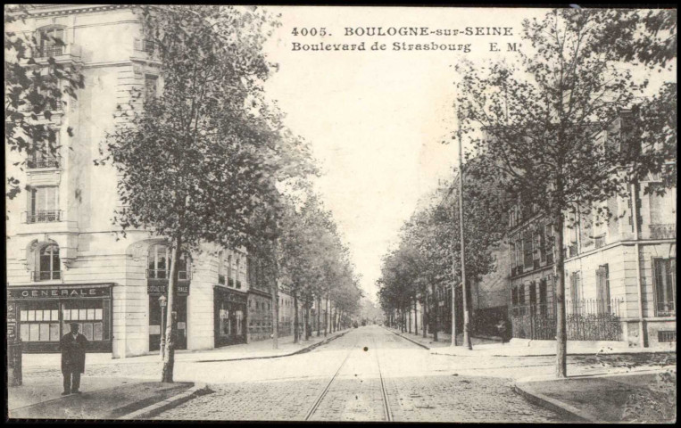 4005 - Boulogne-sur-Seine - Boulevard de Strasbourg, Boulogne-Billancourt . boulevard Jean Jaurès . - perspectivePerspective sur le boulevard Jean Jaurès depuis le carrefour de la rue du ChâteauAu 1er plan à gauche, la banque Société Générale