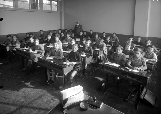 Rue de Sèvres, groupe scolaire, une classe de garçons