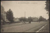 5 - Boulogne-Billancourt - Le Rond-Point, Boulogne-Billancourt . rond-point Rhin-et-Danube, avenue du Maréchal de Lattre de Tassigny . - PerspectivePespective sur le rond-point depuis l'avenue de Lattre de Tassigny. Au centre, une hippomobile. Au second plan, à gauche, la brasserie du terminus, au centre, un restaurant