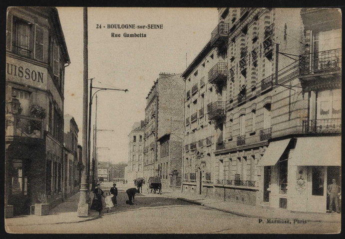 58 - Boulogne-sur-Seine - rue Gambetta ... des Tilleuls, Boulogne-Billancourt . rue Gambetta . - perspectiveLa rue Gambetta depuis la rue des Tilleuls vers la rue Vauthier. A gauche, un commerce