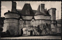 Château de Benais (Indre et Loire). - Colonie de vacances de Boulogne-Billancourt: entrée du Château (s.d.).