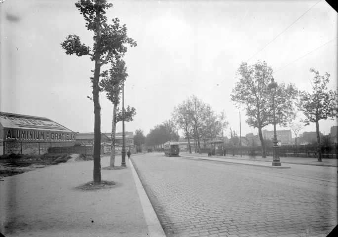 Avenue des Moulineaux vue de la porte de Saint-Cloud