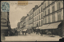 108 - Boulogne-sur-Seine - La Grande Rue, Boulogne-Billancourt . avenue Jean-Baptiste Clément . - perspective -Au premier plan, à gauche, le restaurant du Parchamp. A droite, le café-bière Harscher et Caves générales. - Au centre, un groupe d'enfants et un chien devant une hippomobile. Au second plan, des commerces.