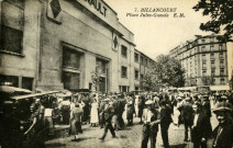 7 - Billancourt - Place Jules Guesde, Boulogne-Billancourt . place Jules Guesde, usines Renault . - ouvriersDes ouvriers devant l'entrée principale des usines Renault