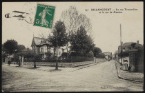 197 - Billancourt - La rue Traversière et la rue de Meudon, Boulogne-Billancourt . rue de Meudon, rue Traversière . - perspectiveAu premier plan, la rue de Meudon. A droite, perspective sur la rue Traversière, sur le trottoir des femmes et des enfants en bas âge. En haut à gauche, un avion.