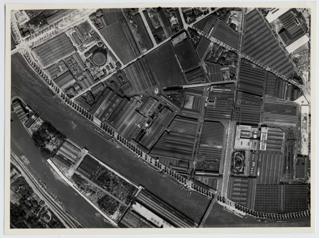 Boulogne-Billancourt, vues aériennes : Pont de Sèvres, Avenue du Général Leclerc, Rue du Vieux Pont de Sèvres, Ile Seguin, Avenue Emile Zola, Quai Georges Gorse, Glacières, Gazomètre, Usines Renault, Rue de Saint-Cloud