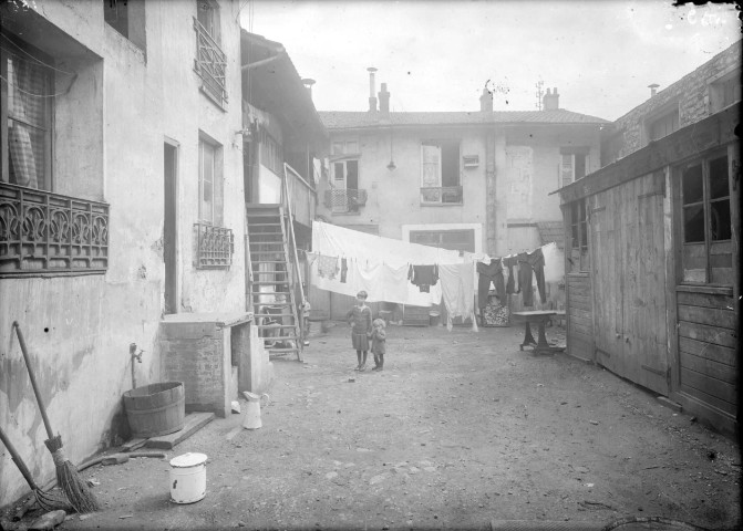 115 rue de Bellevue, cour