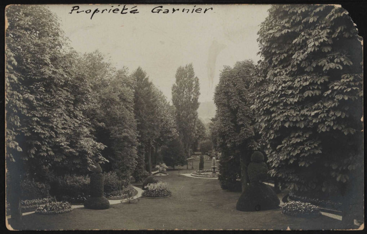 s.t, Boulogne-Billancourt . rue de Sèvres . - propriété de Mr Garnier, jardinPropriété de Mr Garnier au 16 rue de Sèvres, vue des jardins.