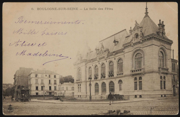 6 - Boulogne-sur-Seine - La Salle des Fêtes, Boulogne-Billancourt . place Bernard Palissy . - Théâtre de l'Ouest ParisienAu premier plan à gauche, un tramway. A droite, la façade du Théâtre de l'Ouest Parisien.