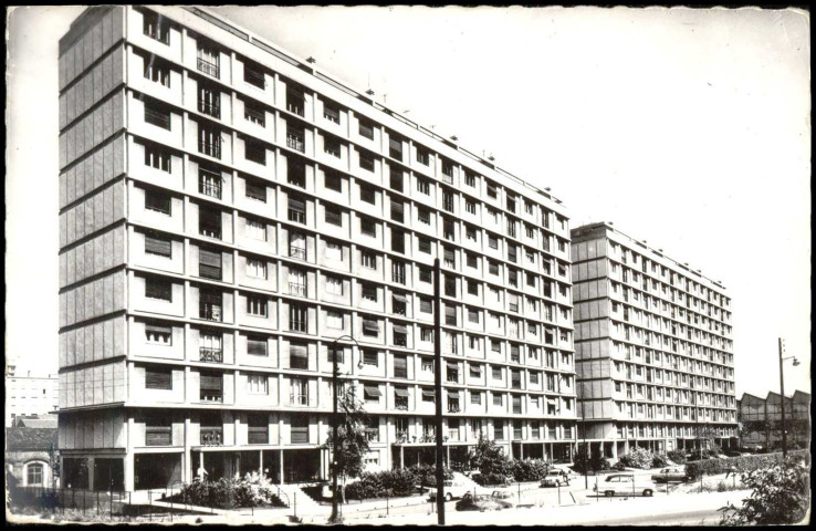 9.395 - Boulogne-Billancourt (Seine) Immeubles Avenue du Général Leclerc, Boulogne-Billancourt . avenue du Général Leclerc . - façade d'immeubles