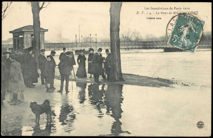 Les inondations de Paris 1910 - 4 - Le Pont de Billancourt, Boulogne-Billancourt. pont de Billancourt . - Crue de la Seine, janvier 1910Vue depuis les quais sur le pont de Billancourt lors de la crue de la Seine de 1910. Au centre, des personnes regardent et photographient la scène