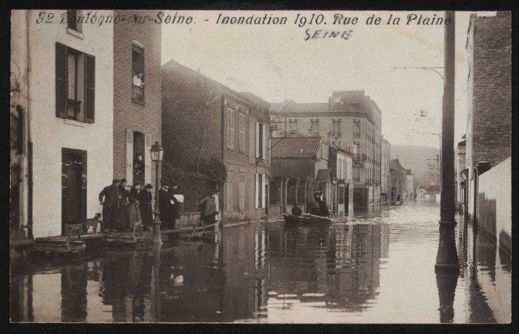 32 - Boulogne-sur-Seine. - Inondation 1910: rue de la Plaine.