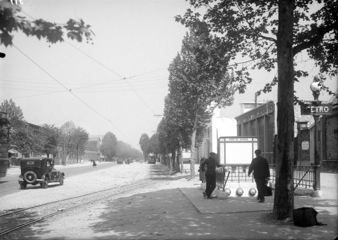 Avenue Edouard Vaillant, sortie du métro Pont de Sèvres