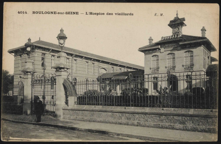 4014 - Boulogne-sur-Seine - L'Hospice des Vieillards, Boulogne-Billancourt . rue des Abondances . - centre de gérontologie, façadeVue oblique droite sur le portail puis sur la cour intérieure puis sur les bâtiments du centre de gérontologie.Devant le portail, une personne âgée.