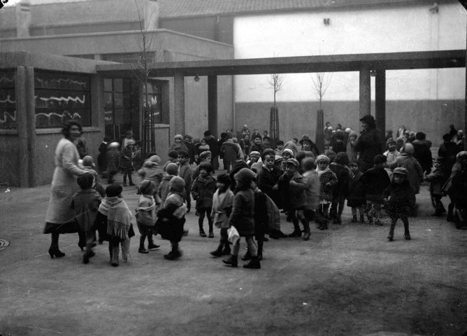 91 rue du Point du Jour, cour de l'école maternelle