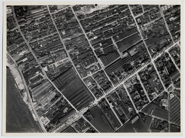 Boulogne-Billancourt, vues aériennes : Quai Alphonse Le GalloAvenue du Général Leclerc, Rue du Vieux Pont de Sèvres, Rue Gallieni, Rue Paul Bert, Rue Heyrault, Rue de Saint-Cloud, Place de l'Eglise, Rue Couchot, Rue de Sèvres, Rue Jules Brégère, Rue de Bellevue, Rue de Silly, Rue de Billancourt, Rue de la Pyramide, Sente de la Pyramide, Rue Carnot, Rue Fernand Pelloutier, Rue Reinhardt, Rue Diaz, Rue Louis Blériot, Avenue Emile Zola, Rue Michelet