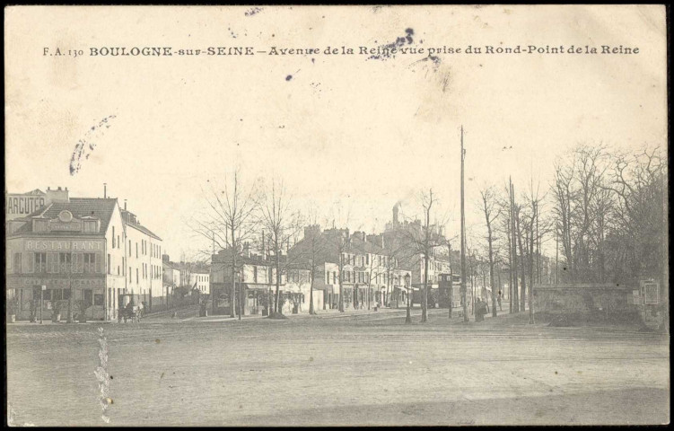 130 - Boulogne-sur-Seine - Avenue de la Reine vue prise du Rond-Point de la Reine, Boulogne-Billancourt - route de la Reine . - vue générale - Perspective sur la rue de Paris, à gauche et la route de la Reine, au centre, depuis le rond-point Rhin-et-Danube. A gauche, le café-restaurant "Au Cadran Bleu". Au centre, un tramway.