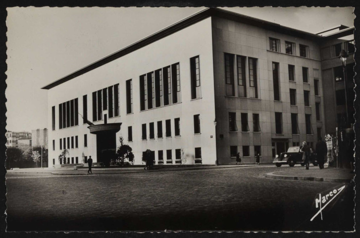 1 - Boulogne-Billancourt - La Mairie, Boulogne-Billancourt . Avenue André Morizet . - façade de l'Hôtel de VilleVue oblique droite de la façade de l'Hôtel de Ville