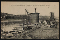 1439 - Billancourt - Une grue au bord de la Seine.