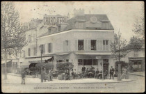 Boulogne-sur-Seine - Restaurant du Cadran Bleu, Boulogne-Billancourt . rond point Rhin-et-Danube . - restaurant "Au Cadran Bleu"Vue au 1er plan sur la façade du restaurant Au Cadran Bleu, avec des clients en terrasse.A gauche, une charcuterie, à droite au 2nd plan, un restaurant