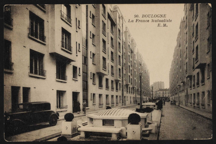 90 - Boulogne - rue de la France Mutualiste, Boulogne-Billancourt . rue Pau Casals . - perspective - Vue de la rue Pau Casals, entre le groupe d'immeubles de la France Mutualiste, depuis la rue Transvaal.