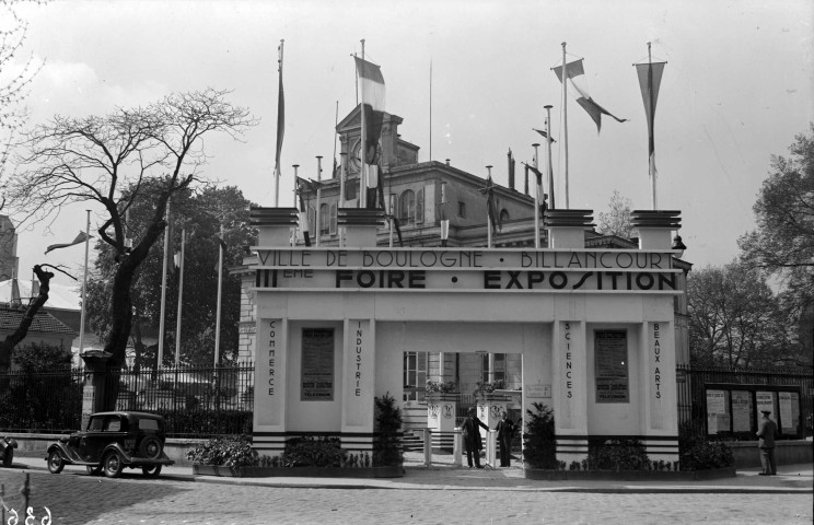 Entrée de la 3ème Foire Exposition d'urbanisme et d'hygiène de la ville de Boulogne-Billancourt (23 avril-3 mai 1936)