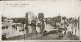 36 - Boulogne-sur-Seine - Inondation 1910 - Panorama du Rond Point, Boulogne-Billancourt. Rond Point Rhin-et-Danube . - Crue de la Seine, janvier 1910Vue panoramique sur le rond point Rhin-et-Danube inondé. Au premier plan, un groupe au bord de l'eau. Au second plan des embarcations rejoignent le groupe.