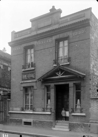 Façade des Bains Douches, 17 rue Danjou