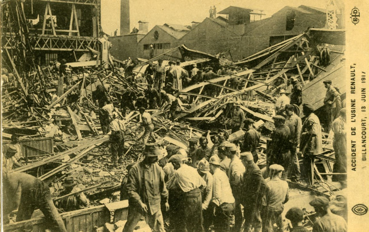 Accident de l'Usine Renault à Billancourt, 13 juin 1917, Boulogne-Billancourt. Usine Renault . - accident du 13 juin 1917Vue d'ouvriers dans l'usine Renault lors de l'accident du 13 juin 1917.