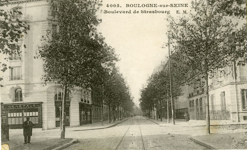 4005 - Boulogne-sur-Seine - Boulevard de Strasbourg, Boulogne-Billancourt . boulevard Jean Jaurès . - perspective - Perspective sur le boulevard Jean Jaurès depuis le carrefour de la rue du Château - Au 1er plan à gauche, la banque Société Générale