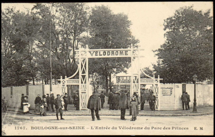 1767 - Boulogne-sur-Seine - L'Entrée du Vélodrome du Parc des Princes, Paris . Parc des Princes . - entrée du vélodromeVue sur l'entrée du vélodrome du Parc des Princes. A gauche, l'entrée des secondes, à droite le prix des places et le pesage des premières