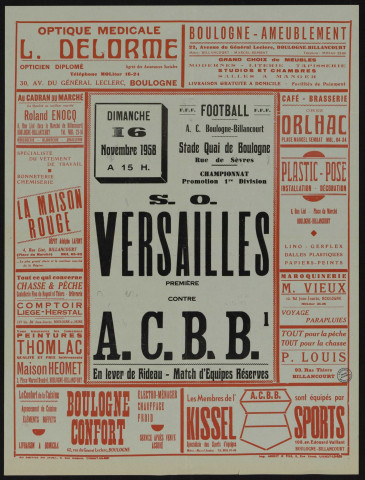 Football, championnat de Paris, championnat promotion 1re division : SO Versailles première contre ACBB, Nombreuses publicités d'entreprises.