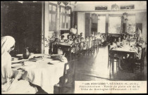 "Les Peupliers", Sèvres (S. et O.) Préventorium - Ecole de plein air de la Ville de Boulogne-Billancourt - A table!, Sèvres - préventorium de Boulogne-Billancourt . - intérieur du réfectoire - Enfants et surveillantes dans le réfectoire du préventorium de Boulogne-Billancourt