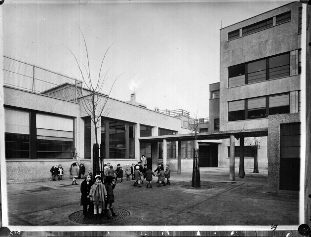 Ecole Ferdinand Buisson, cour de récréation de l'école maternelle