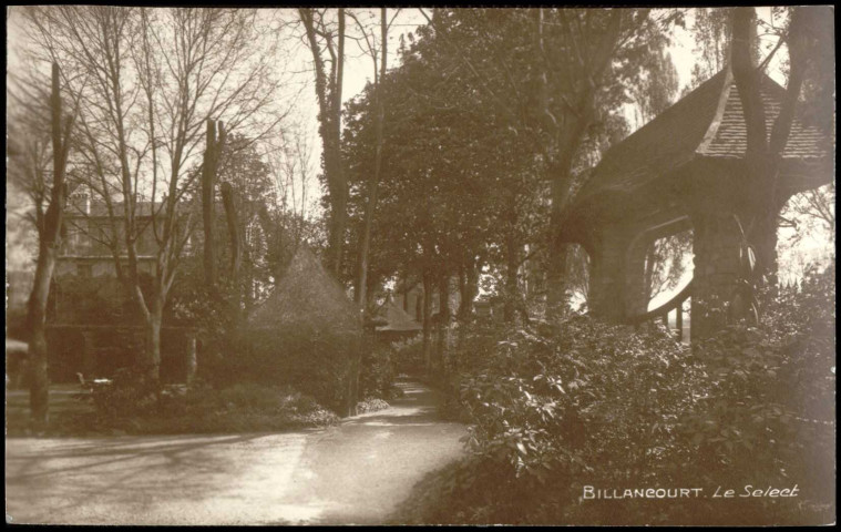 Billancourt - Le Select, Boulogne-Billancourt - quai de Stalingrad . - Hôtel-Restaurant Le Select - Vue intérieure des jardins. Au premier plan, à droite, le portail d'entrée. Au second plan, à gauche, le bâtiment.